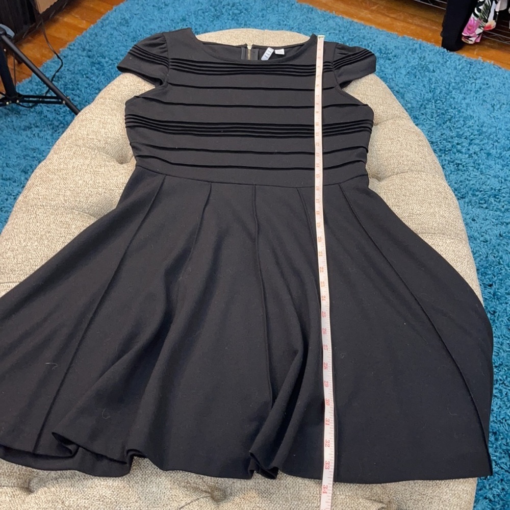 💕Beautiful Black Elle Dress cap sleeves💕 - Picture 11 of 12